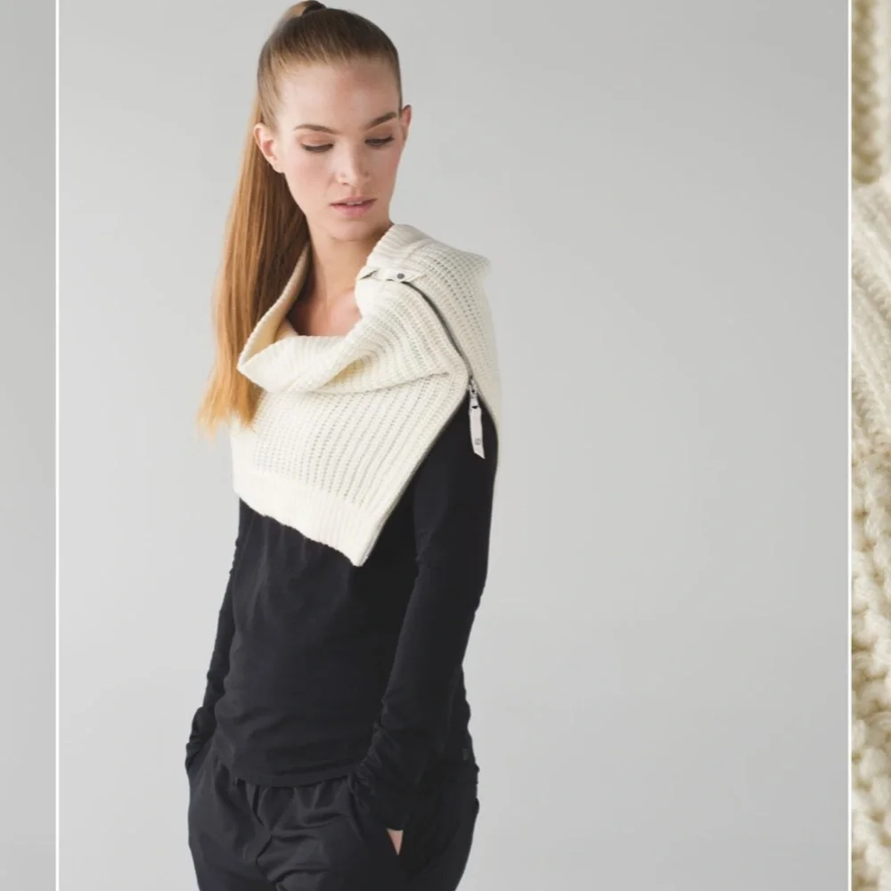Lululemon Falling Freely Neck Warmer